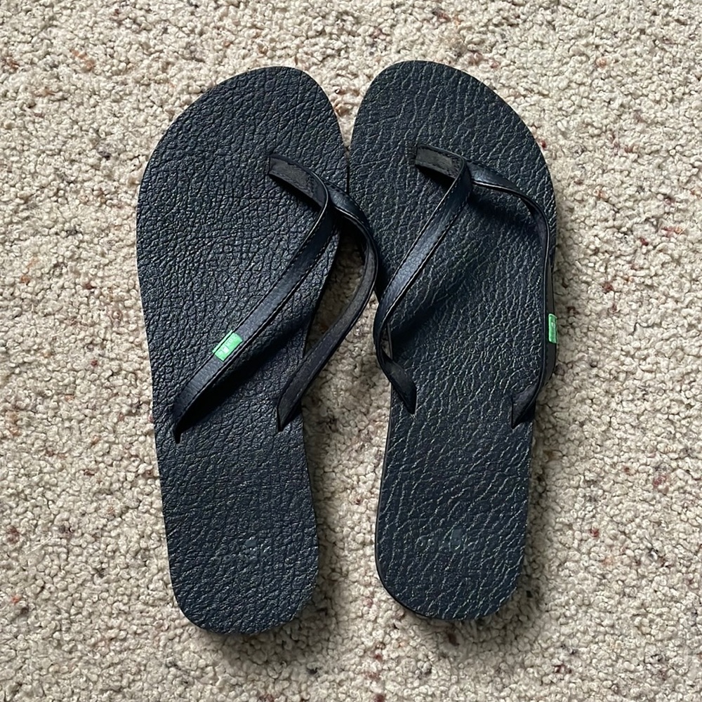 Sanuk flip flops, size 9